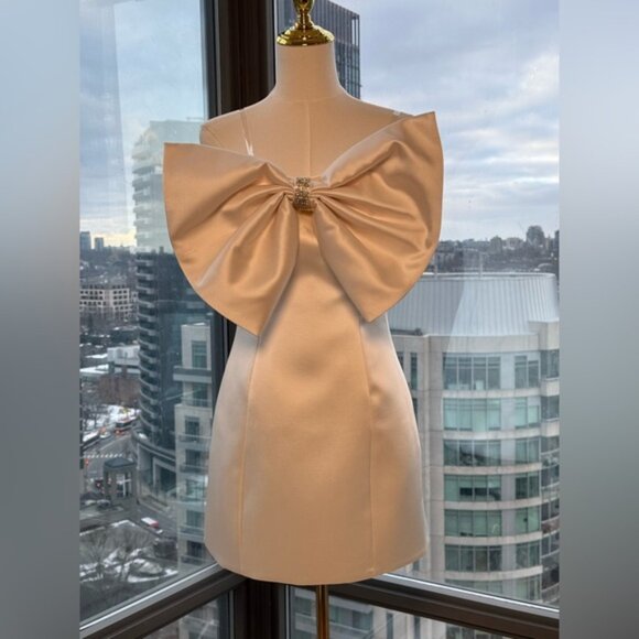🆕 BRONX & BANCO 🧿 NWOT Evie White Strapless Bow Mini Dress, Sz S US 4 - Picture 2 of 16